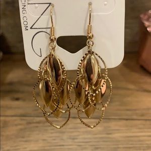 Fashion fake gold dangling earring -new